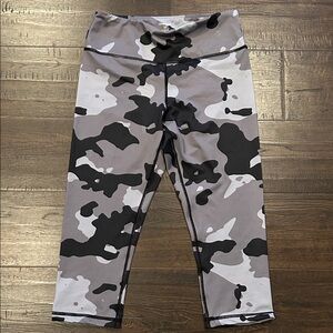 Cropped Camouflage Leggings